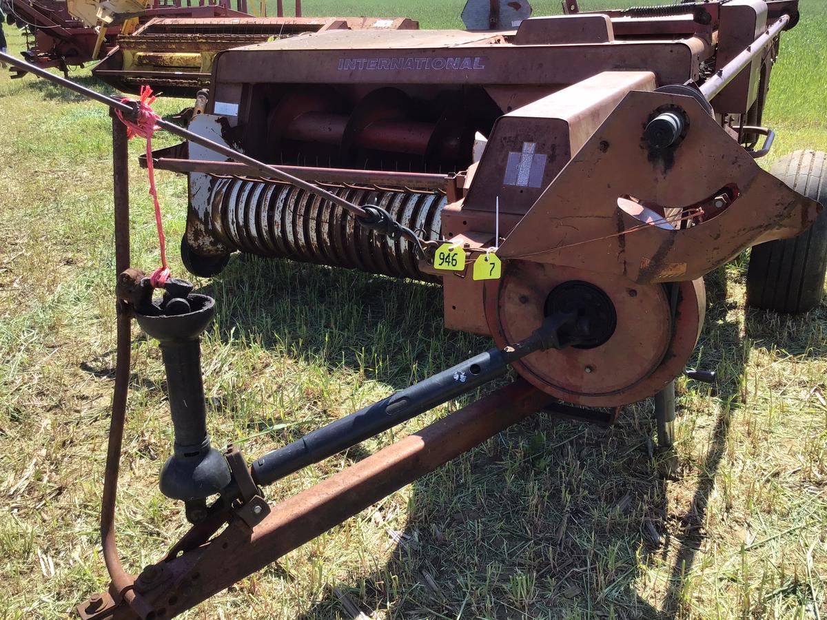 IH 445 wire baler