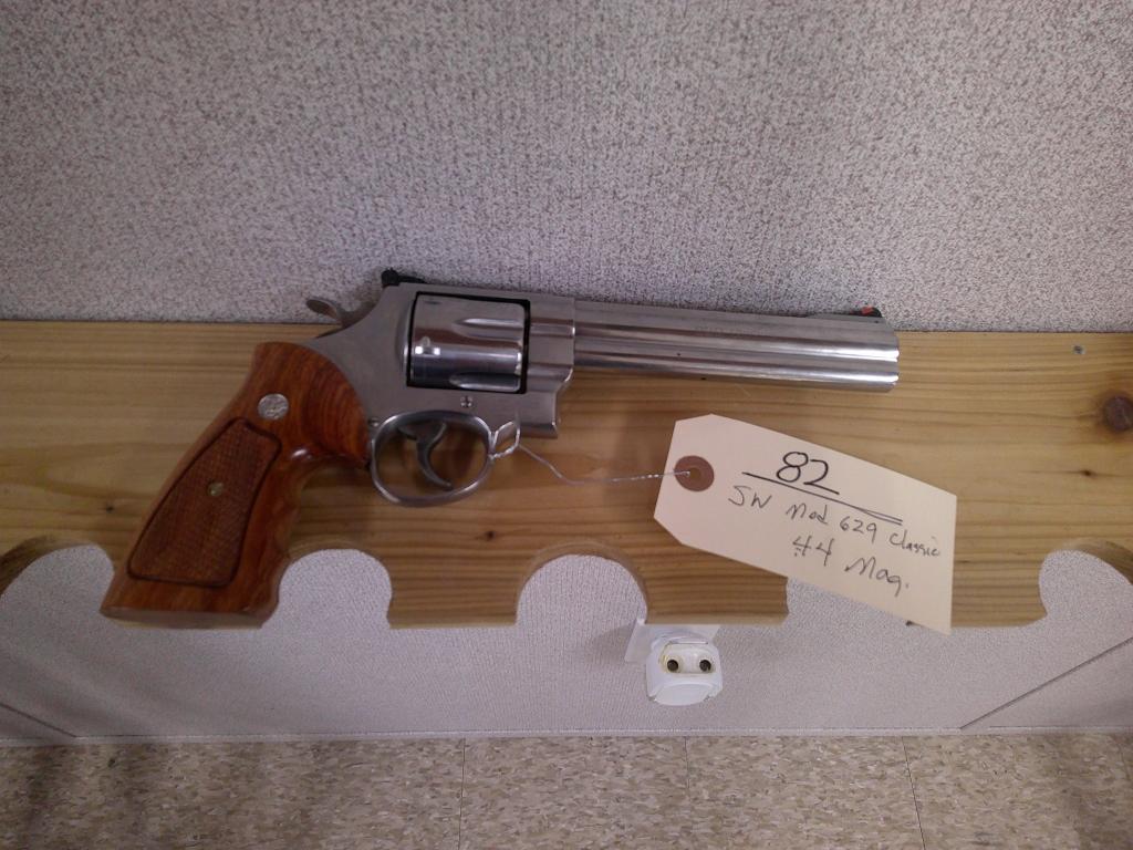 S&W MOD 629 CLASSIC .44 MAG REVOLVER W/ CASE/AMMO