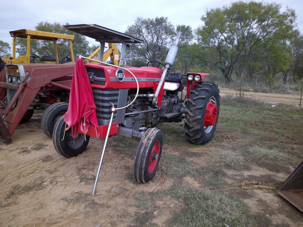 MF 165 FARM TRACTOR,