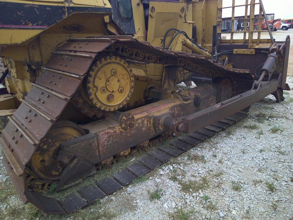 CAT D4H DOZER