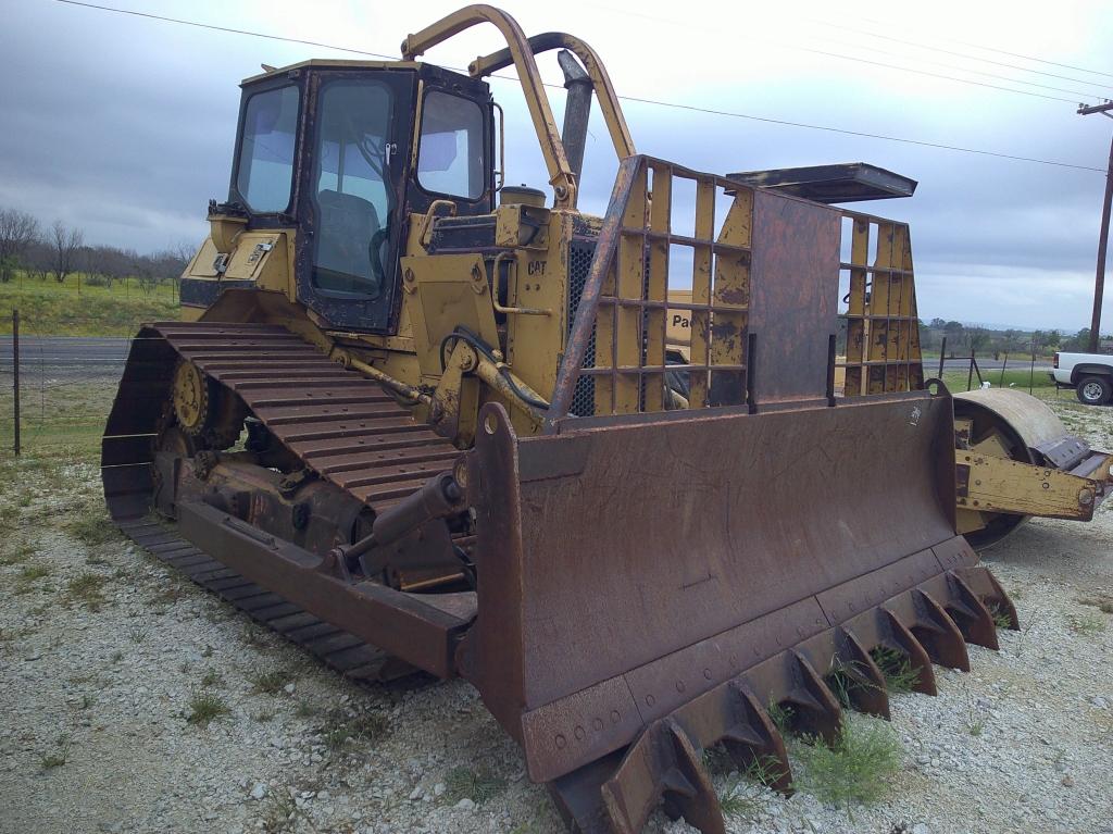 CAT D4H DOZER