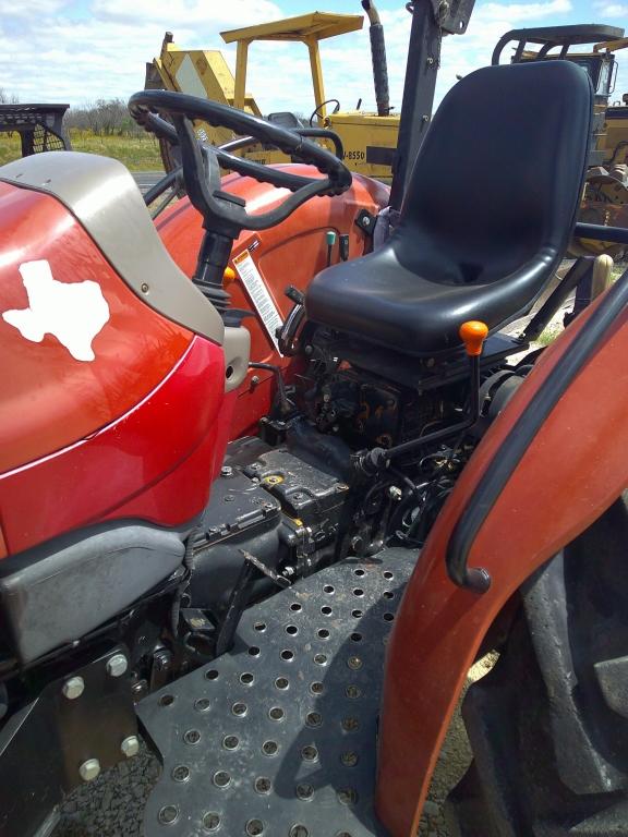 CASE 65 FARM TRACTOR W/ LOADER