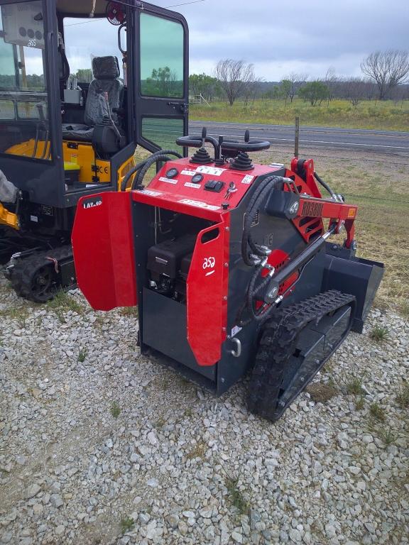 RODA RD380L MINI SKID STEER- RED