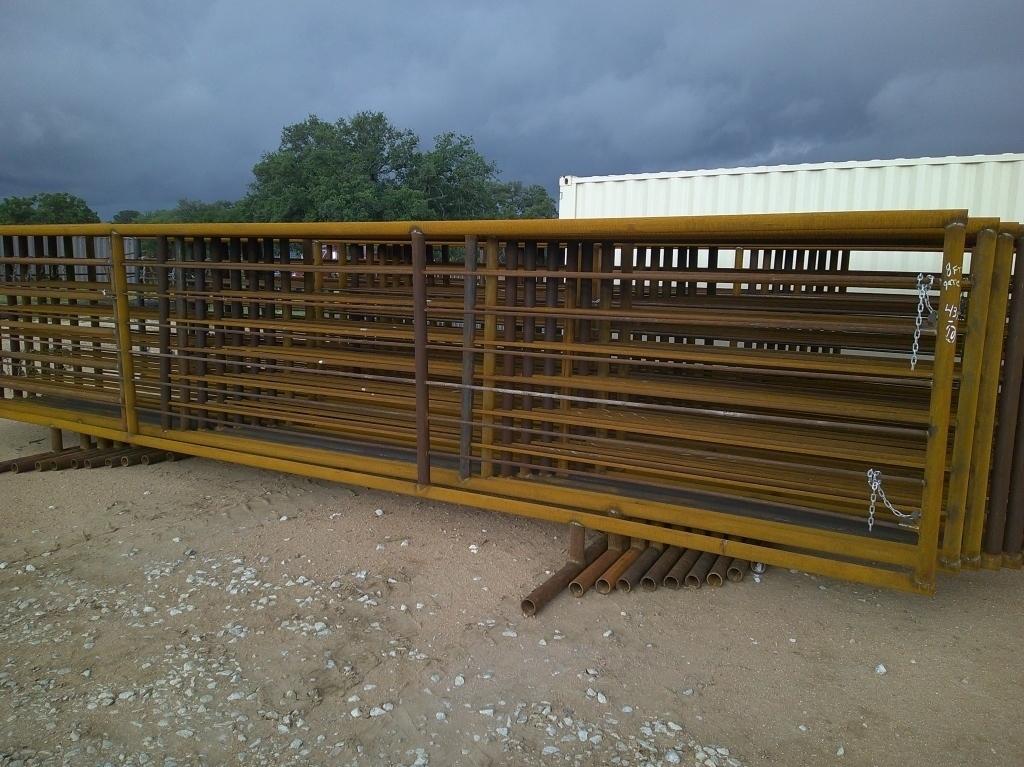 24FT FREE STANDING PANELS- 1 W/ 8FT GATE