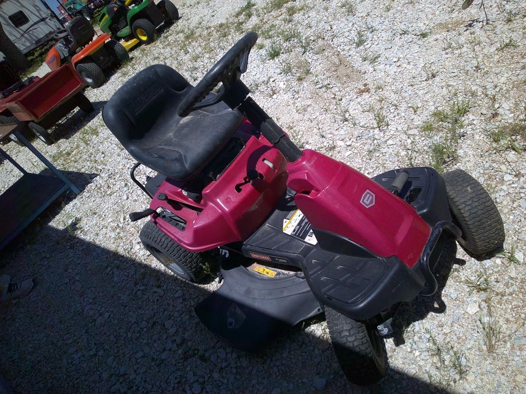 CRAFTSMAN R1000 RIDING MOWER- NEEDS BATTERY