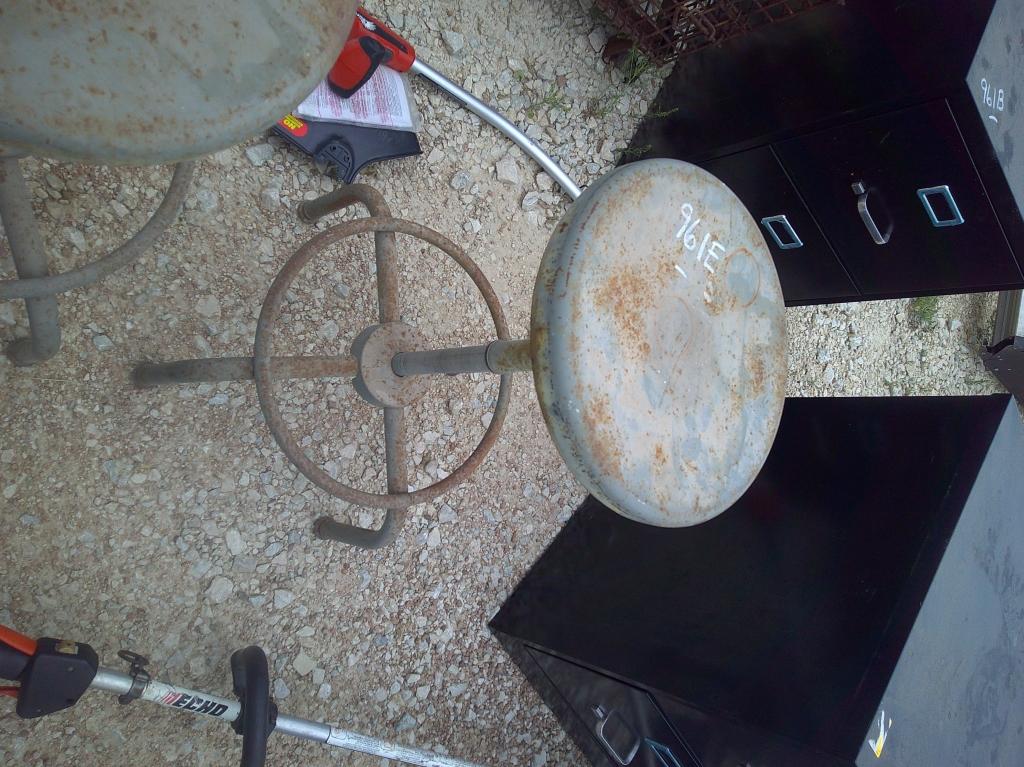 METAL STOOL