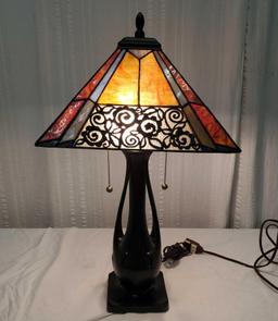 Quoizel Stained Glass Table Lamp