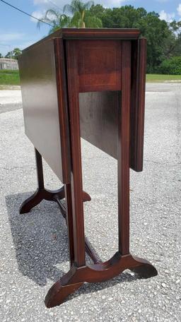 Petite Mahogany Pin Line Inlay Drop Leaf Accent Table