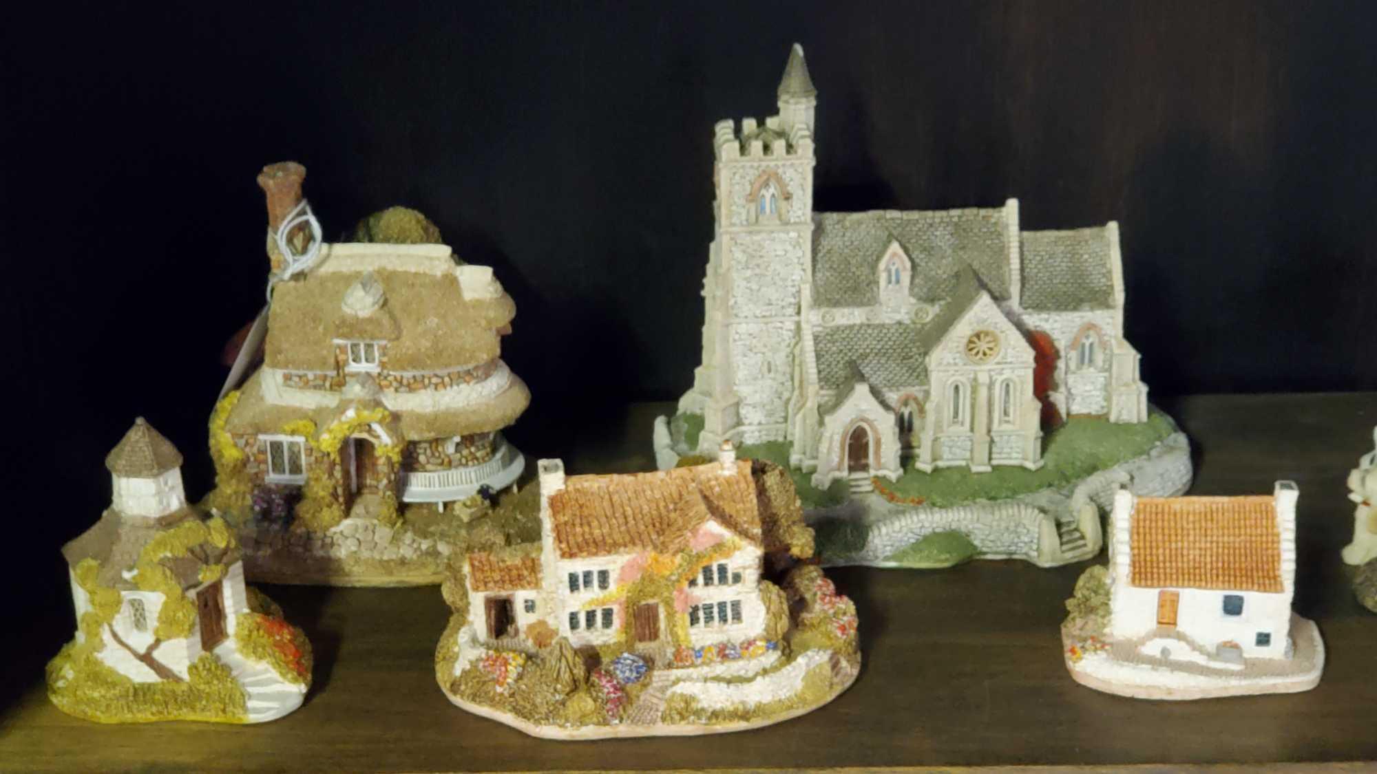 Bookself of LilliPut Lane Cottages, Animals and Related Figures