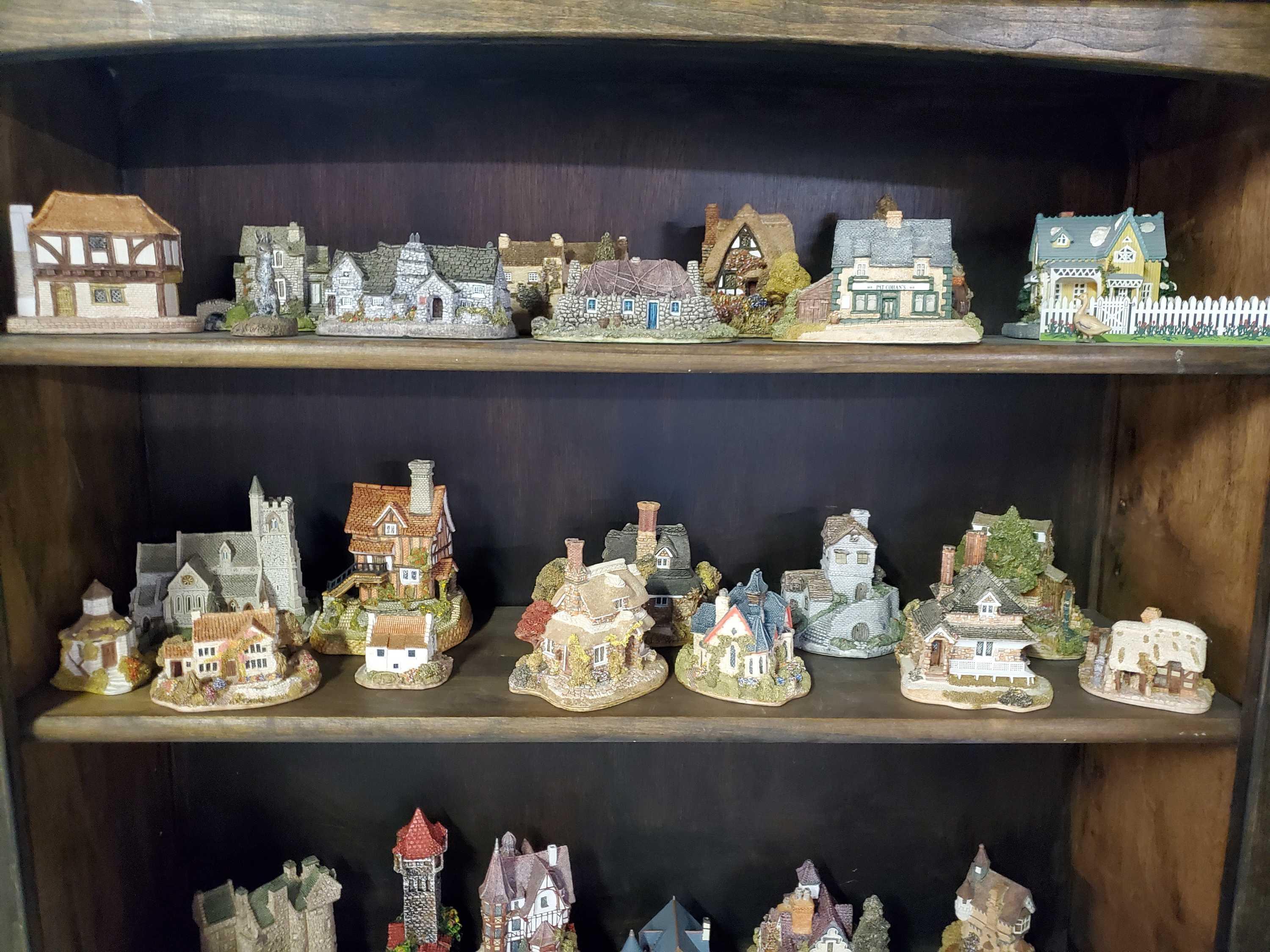 Bookself of LilliPut Lane Cottages, Animals and Related Figures