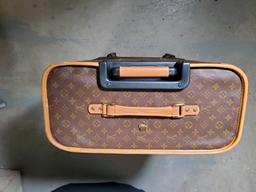 Authentic Vintage French Company Louis Vuitton Pullman with COA