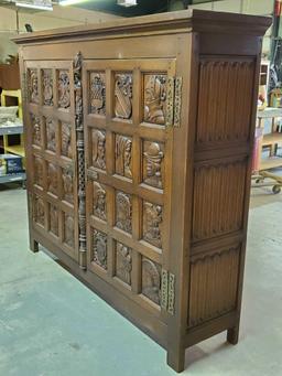 19th century Renaissance style French Oak Portrait Cabinet