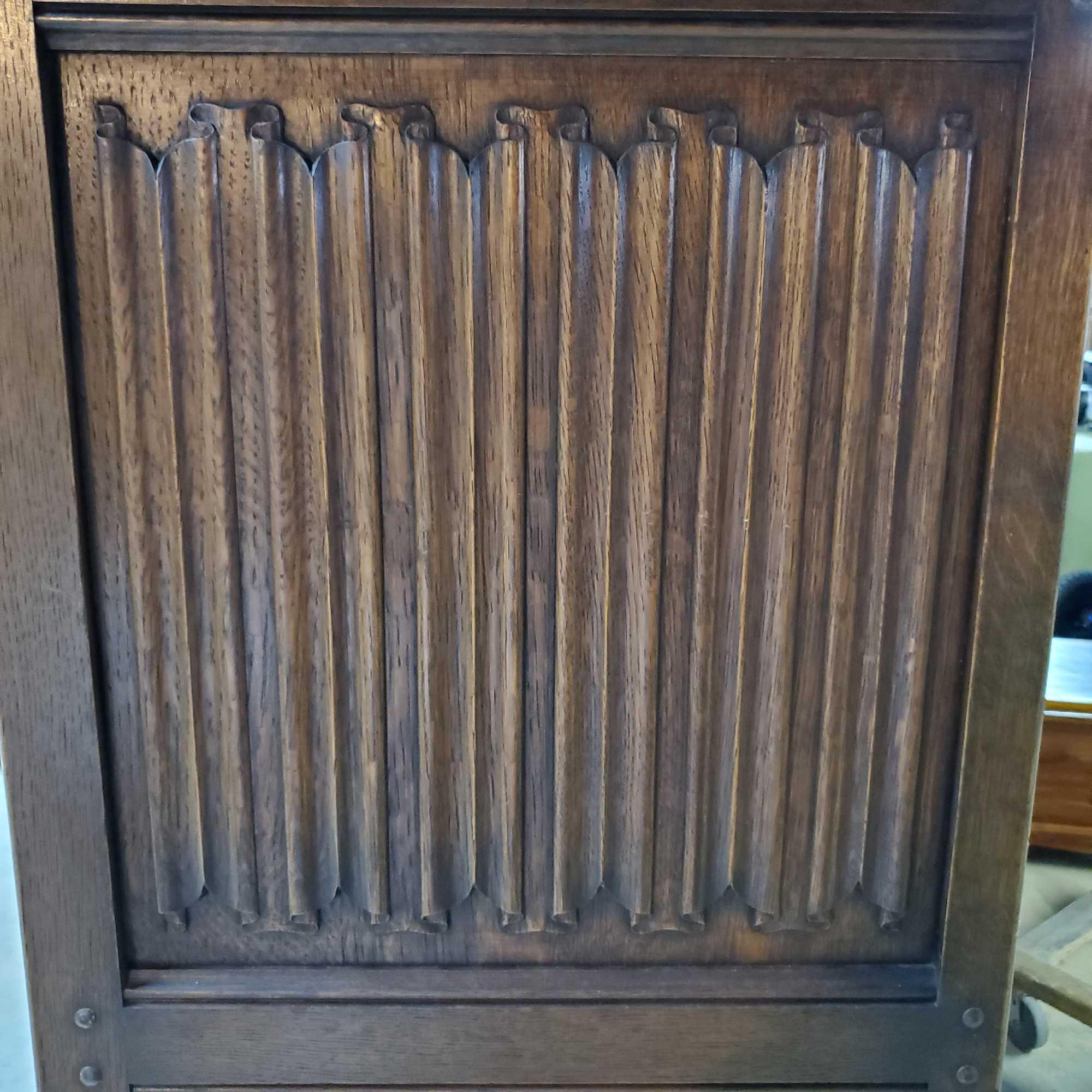 19th century Renaissance style French Oak Portrait Cabinet