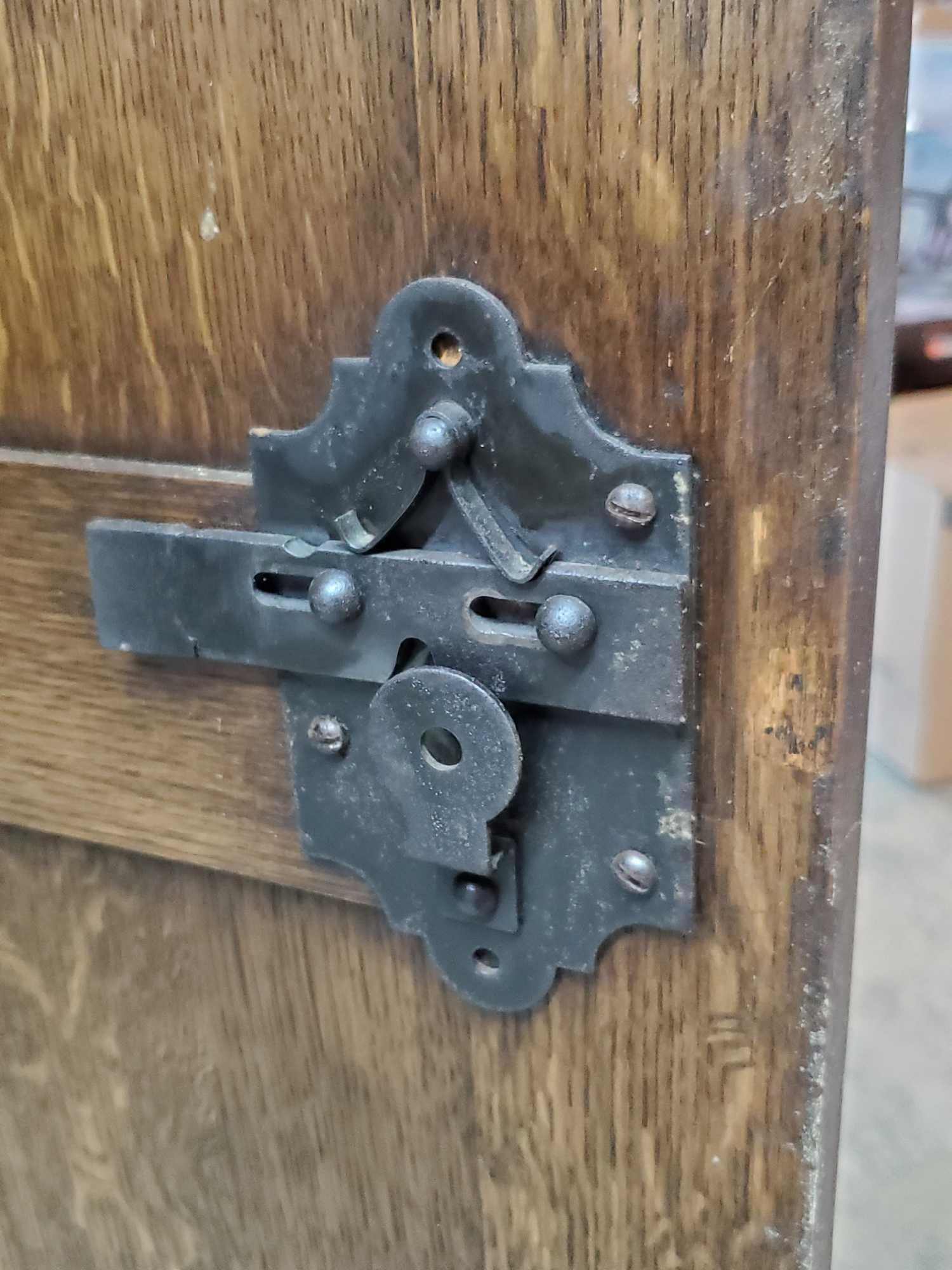 19th century Renaissance style French Oak Portrait Cabinet