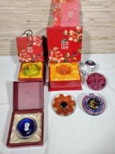 7 Art Glass Paperweights incl. Liuligongfang in Boxes