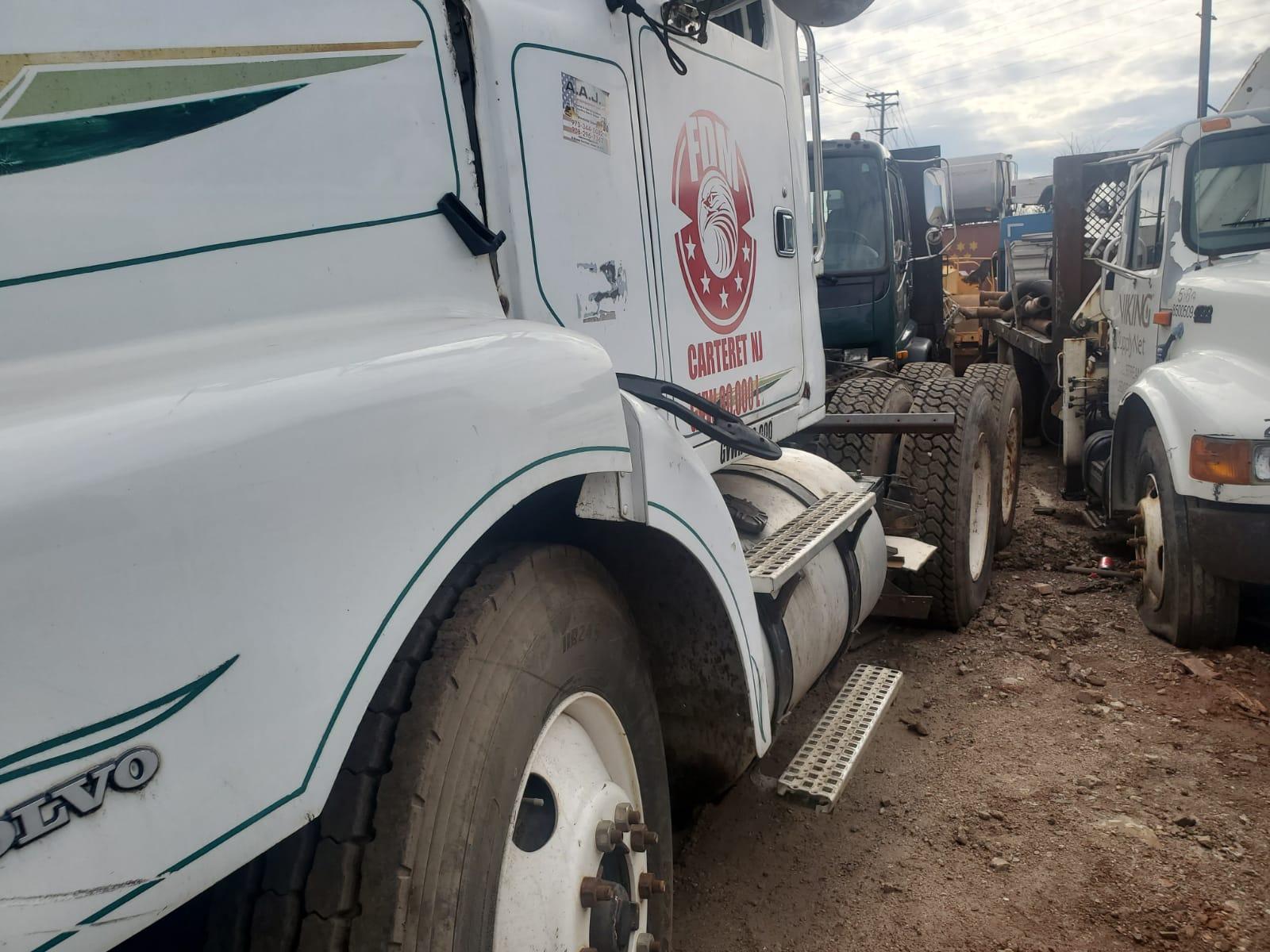 Volvo whitegmc single tractor