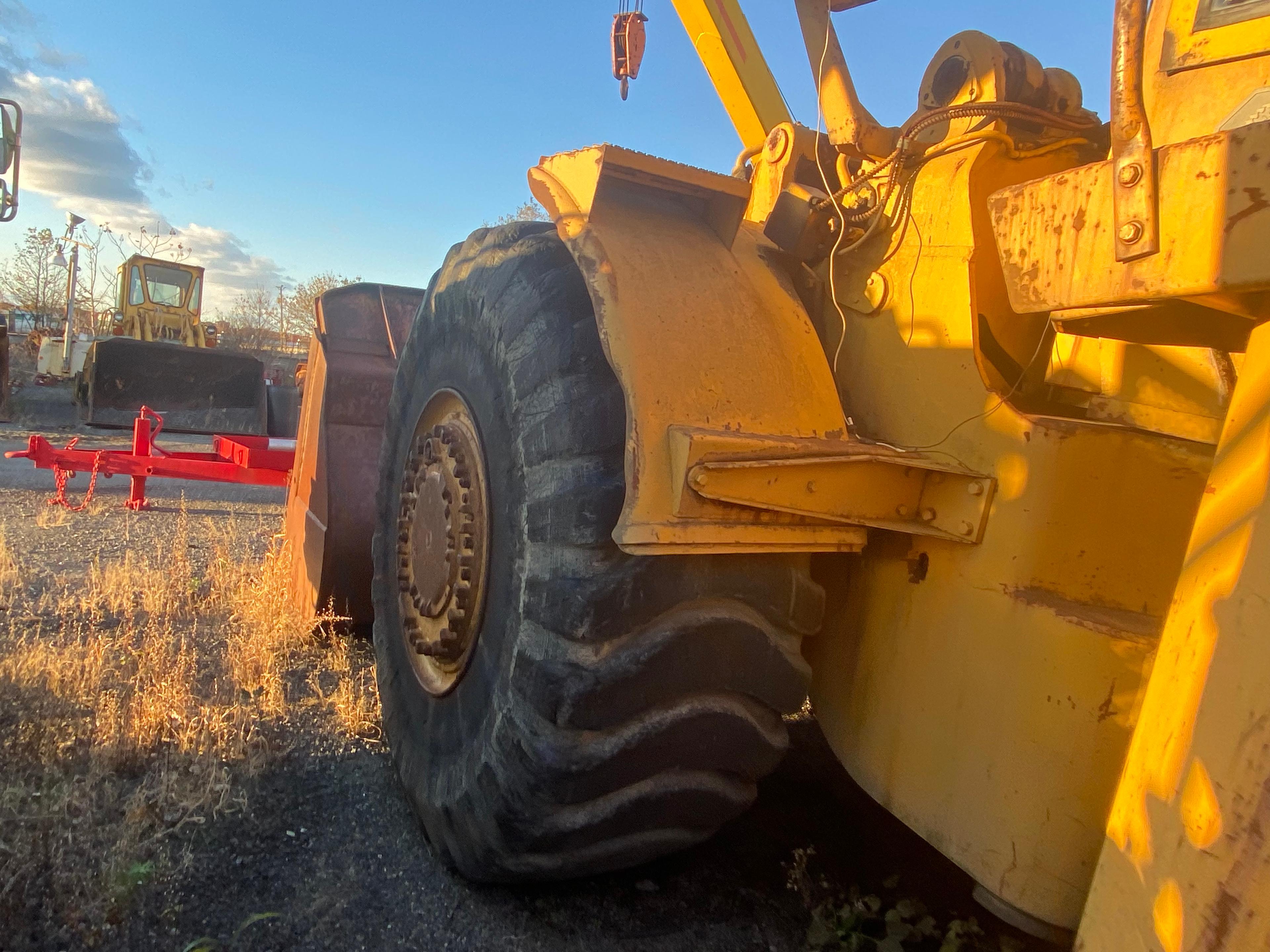 Caterpillar 988 Loader