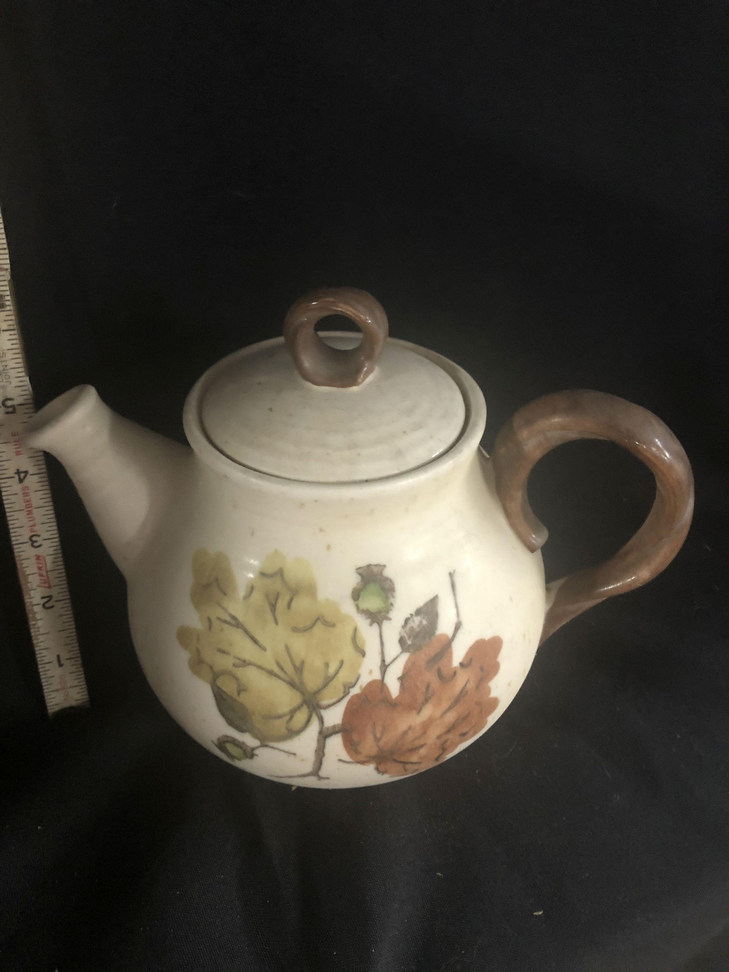 poppytrail Metlox teapot, leaves