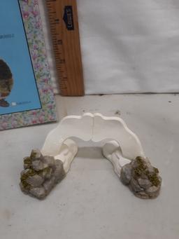 Garden Cottage w/stand, ceramic