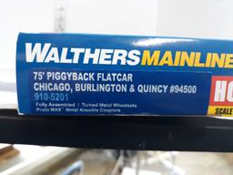 HO Scale, Walthers Mainline, 75' Pback Flatcar, Chic, Burlington , Quincy, WAL9105201