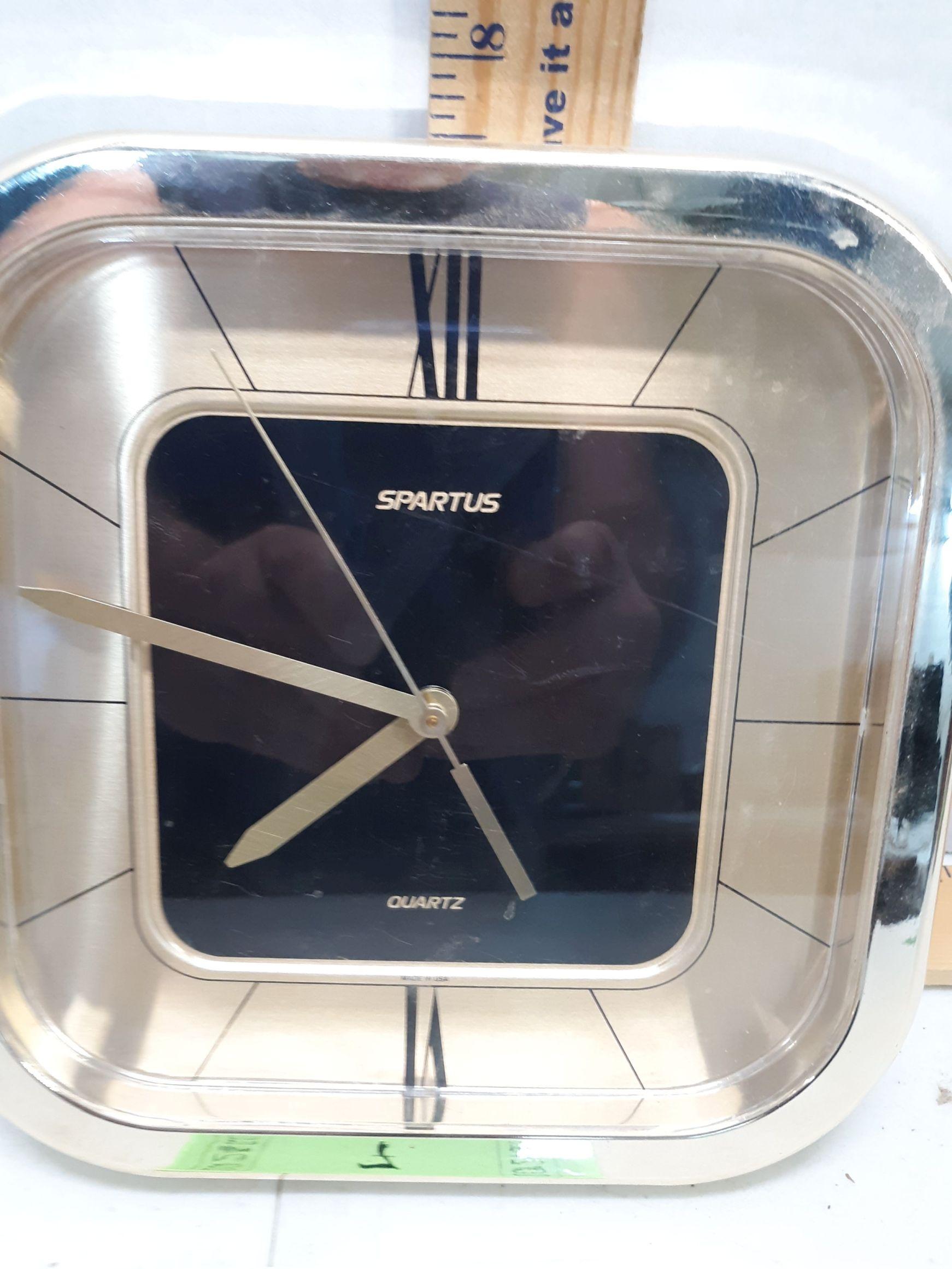 Spartus Quartz clock, battery operated