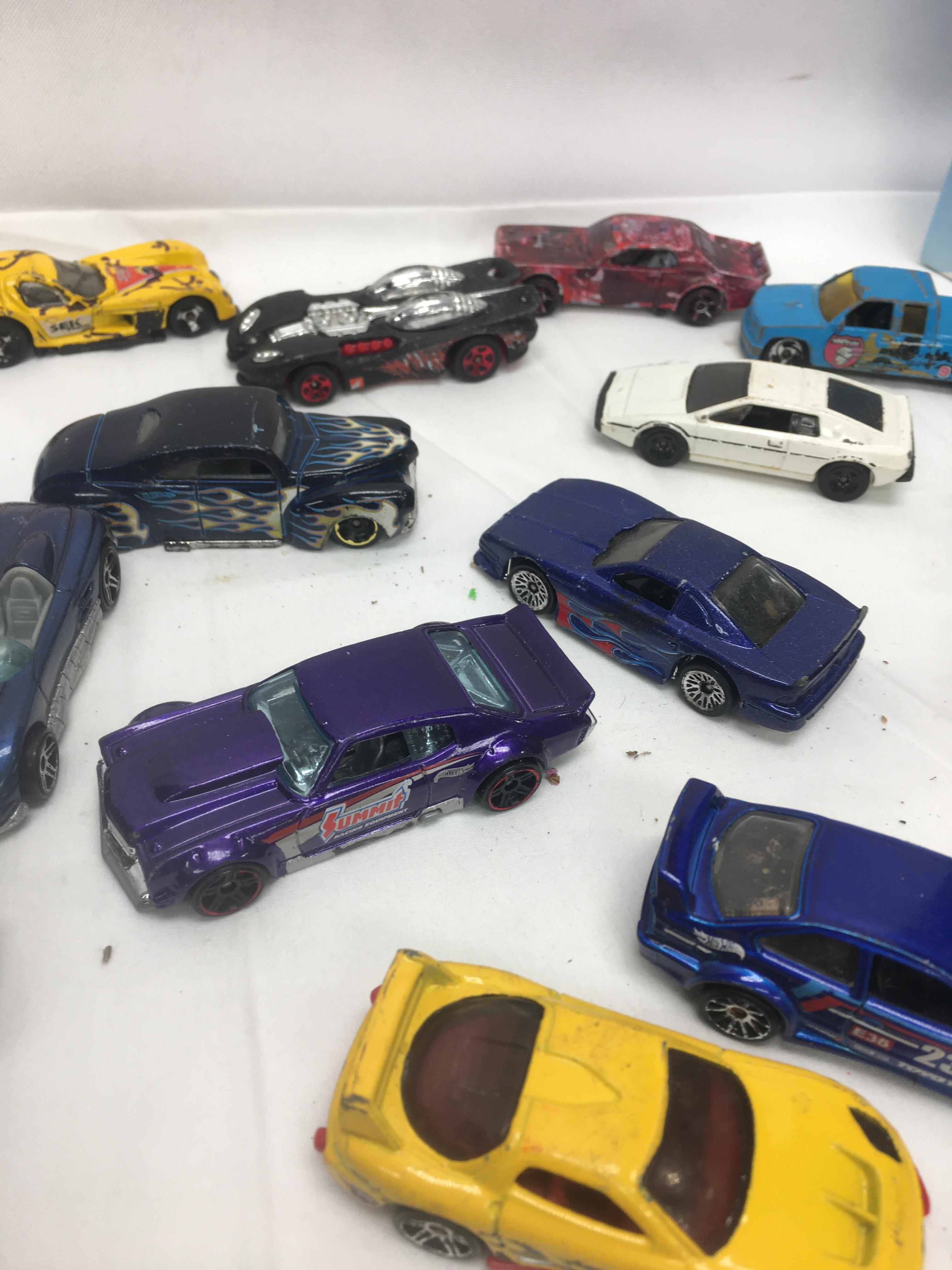 (20) Old HotWheels Cars