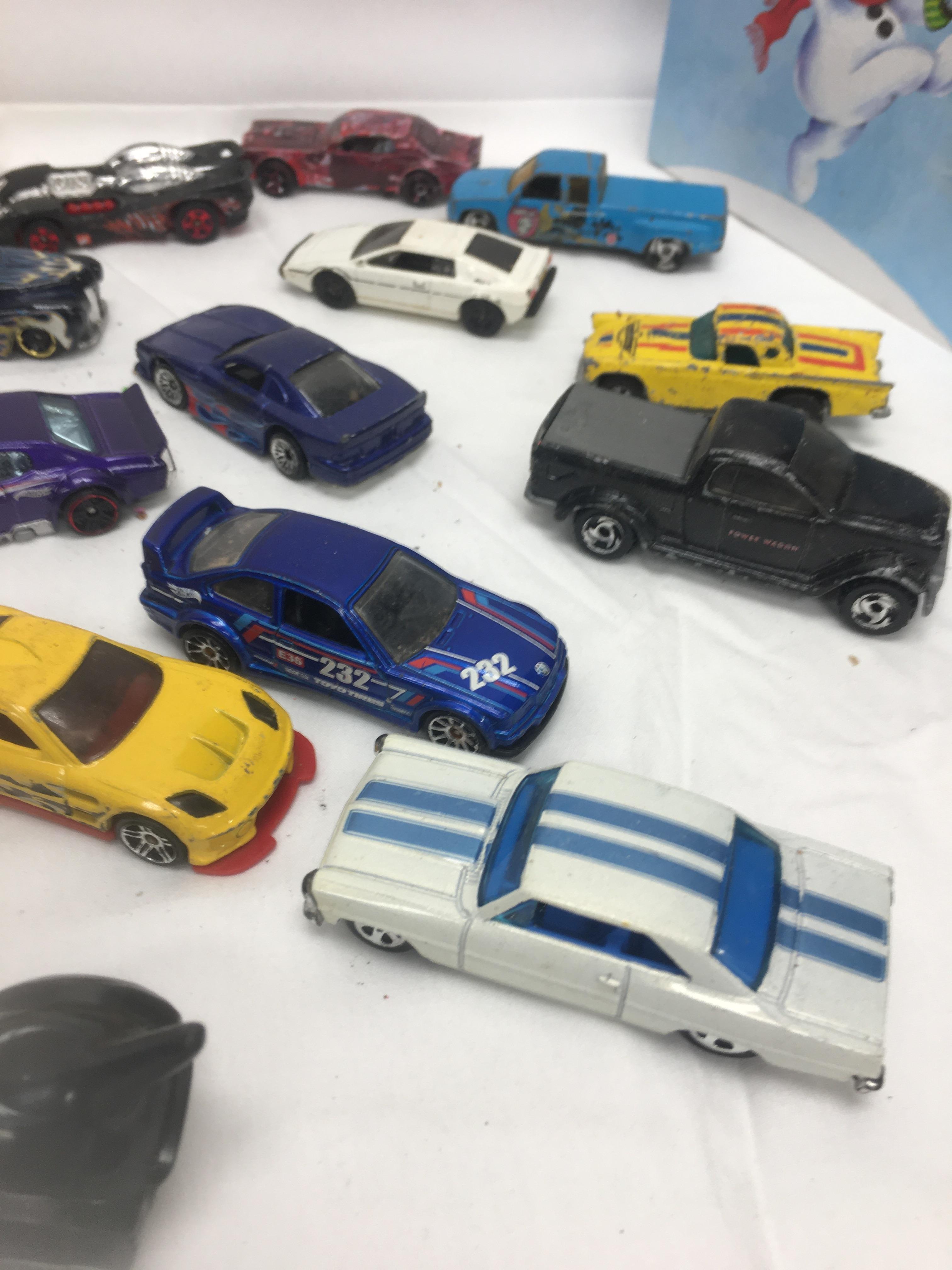 (20) Old HotWheels Cars