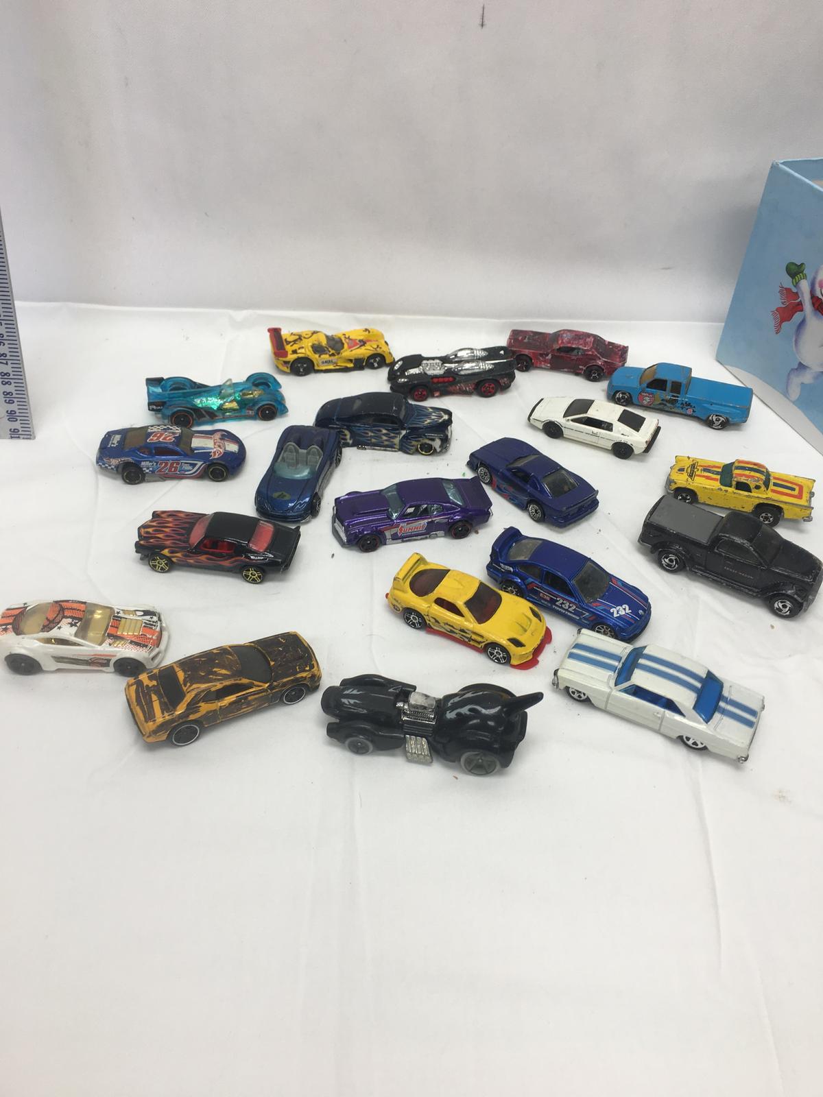 (20) Old HotWheels Cars