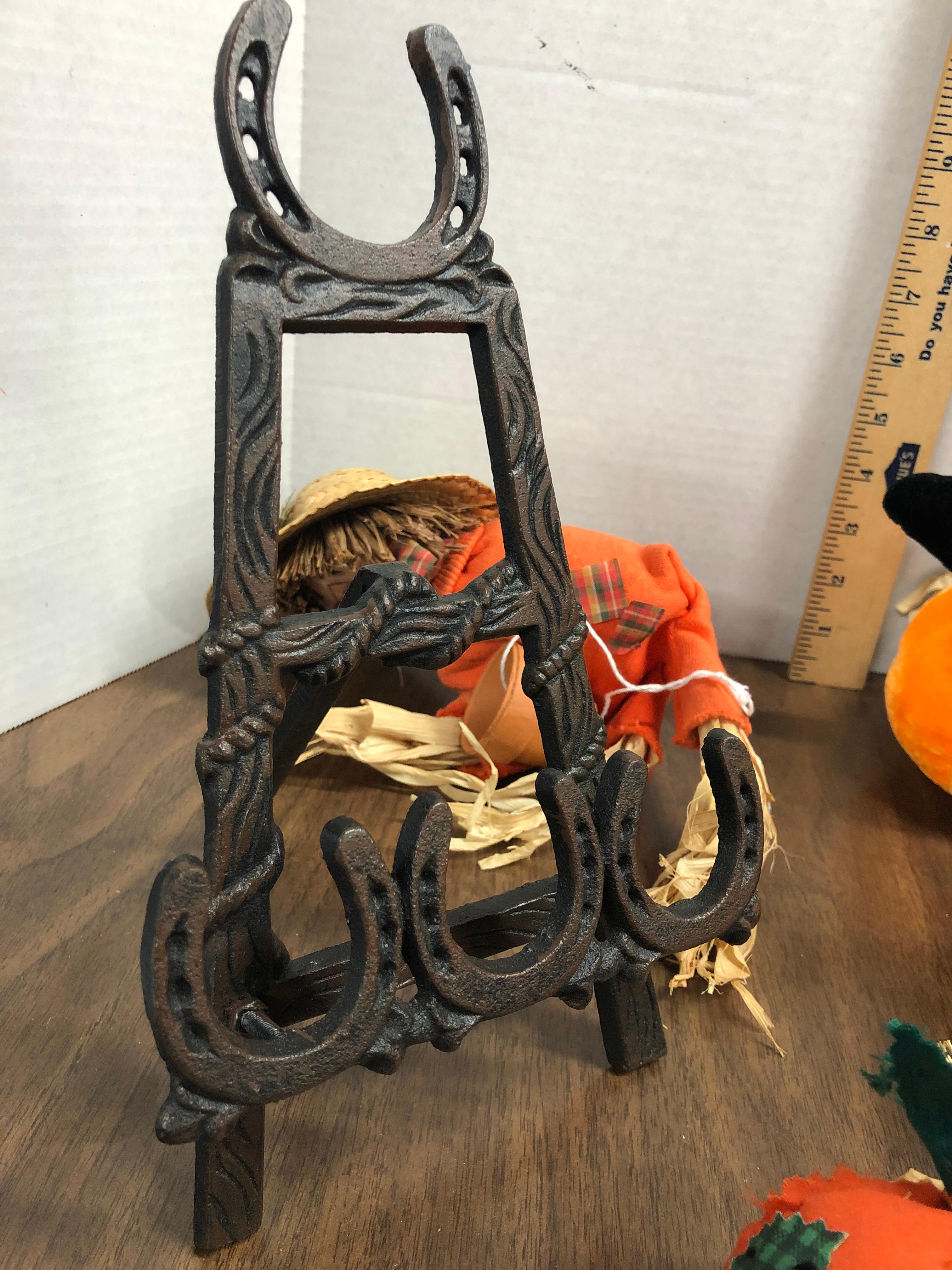 Cast iron horseshoes easel, halloween and autumn décor