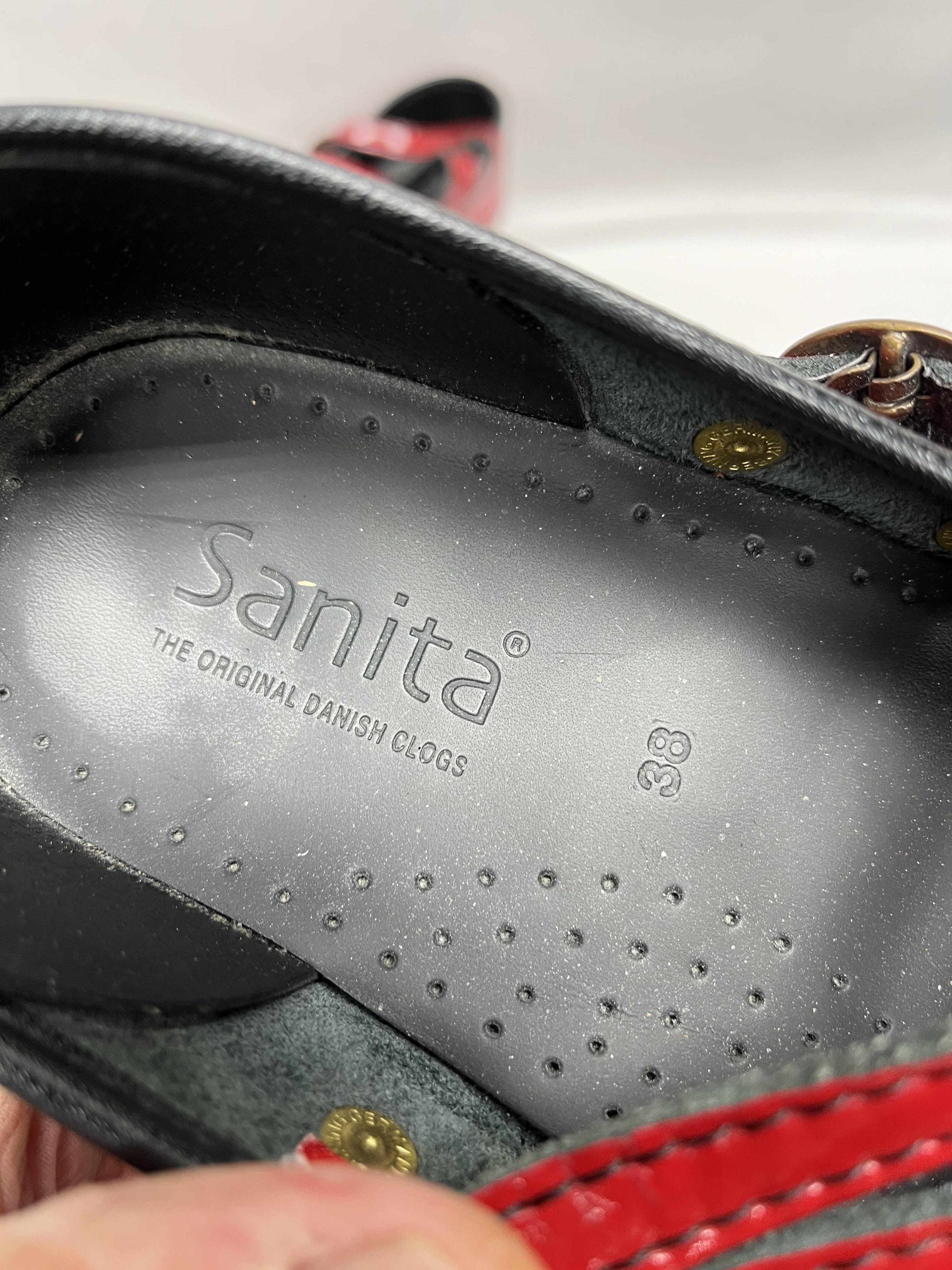 (4) Pair of Womens Shoes/Size 38 (Dansco and Sanita