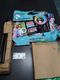 Studio Creator 2, backdrop, New box damaged