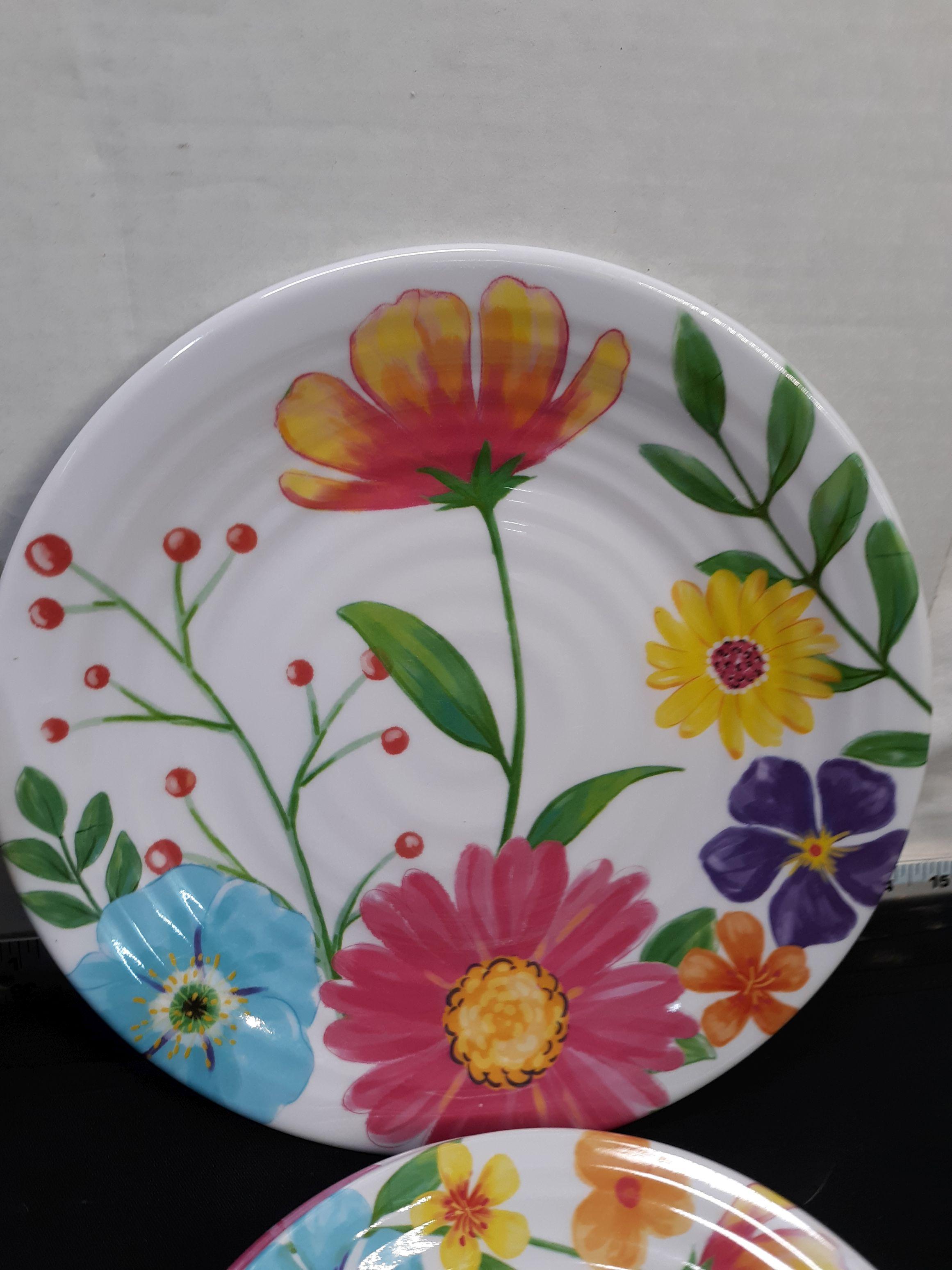 Plastic dinner plates, various patterns