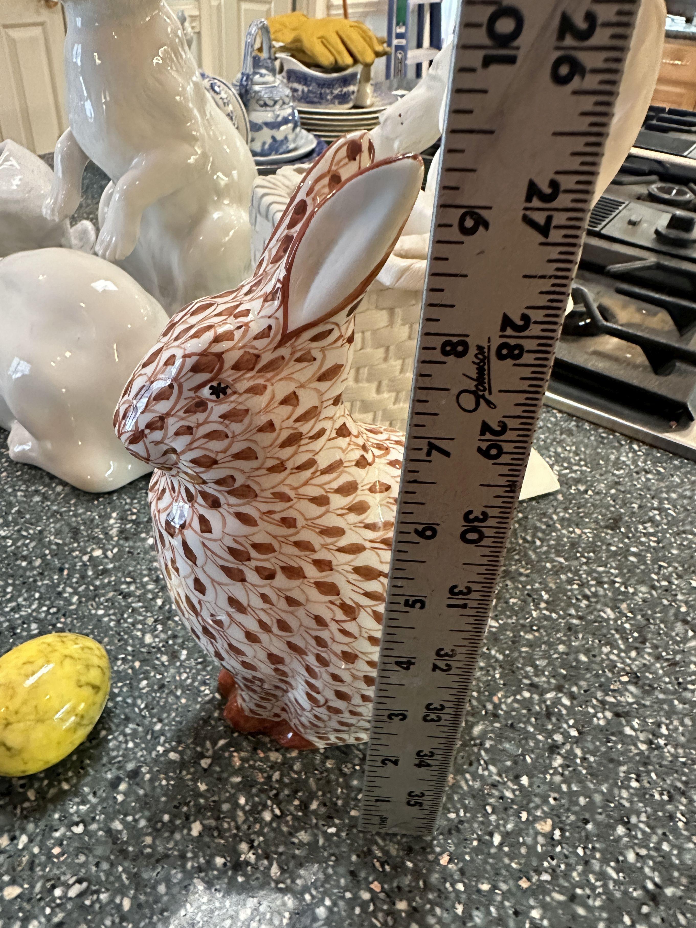 Box Lot/Rabbit Décor, Porcelain Pieces, Eggs, ETC