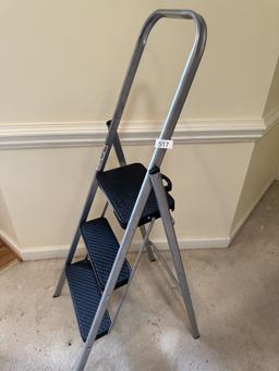 Safety 1st 3 Step Folding Ladder (Seems To Be In Great Condition.
