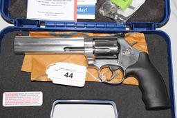 Smith & Wesson 686-6 .357 Magnum Revolver w/6" Barrel