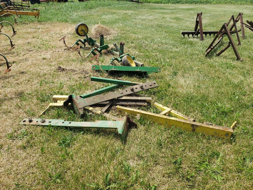 JD 725 12-30" Frt Mtd Cultivator