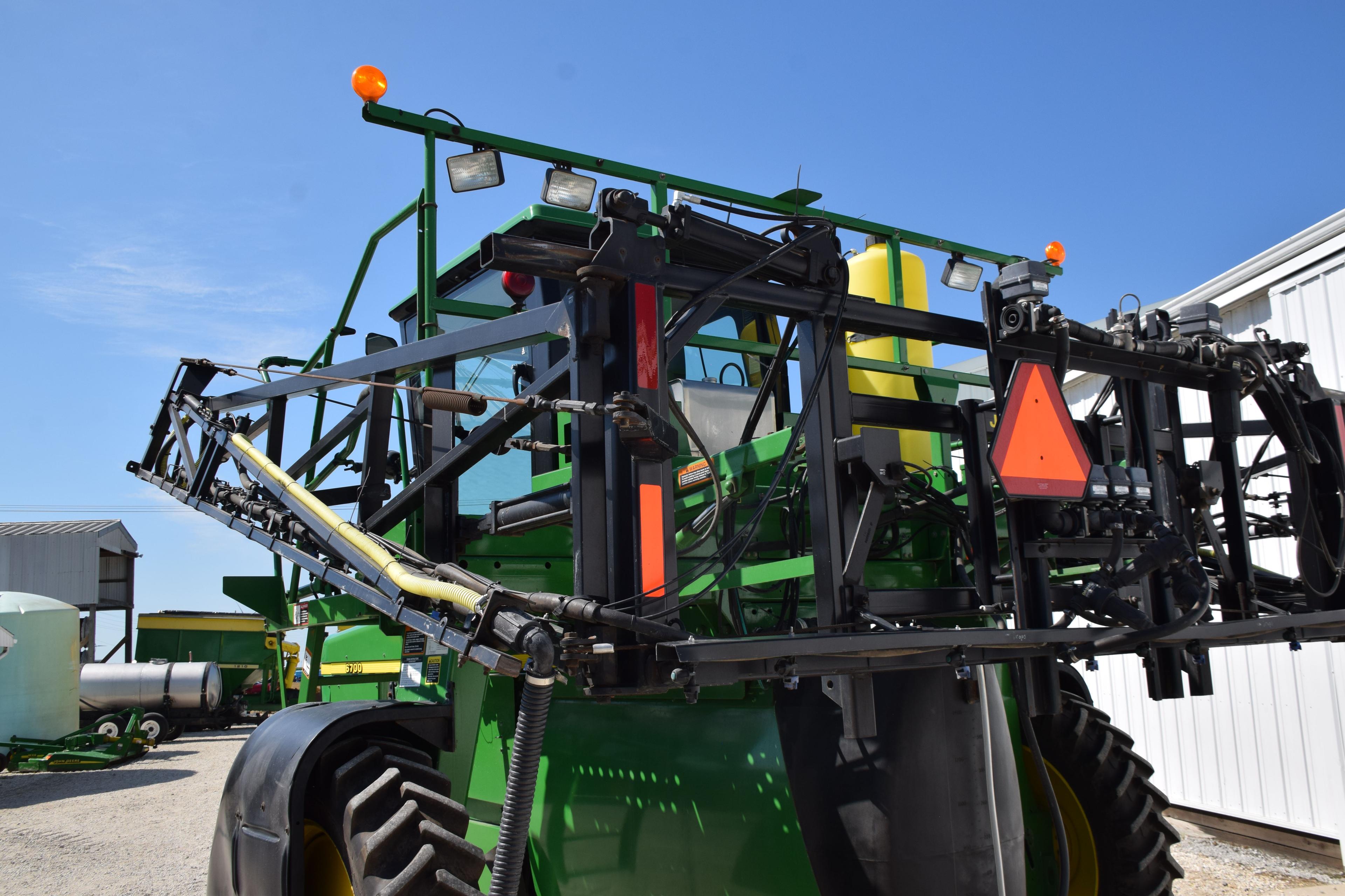 JD 6700 Sprayer