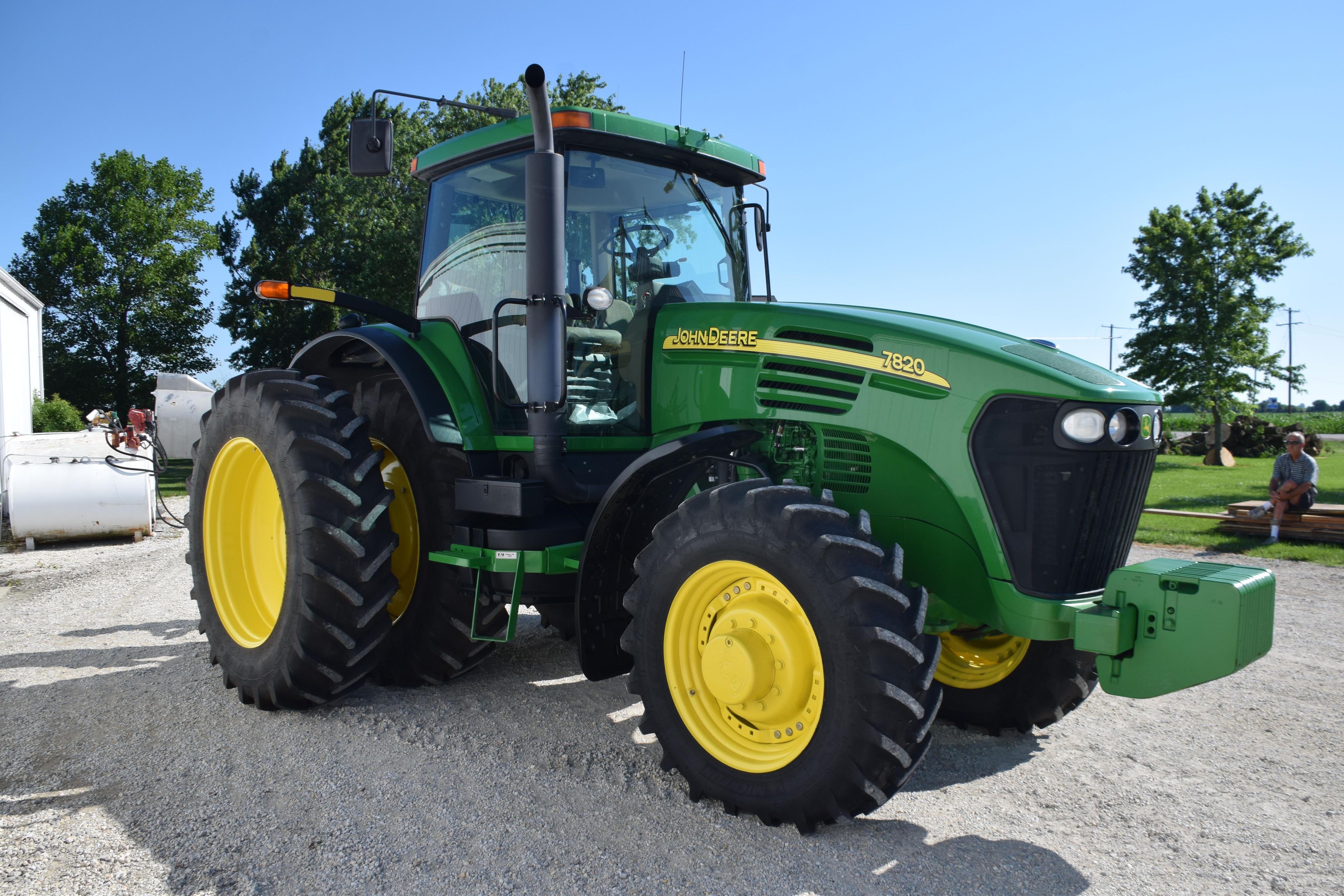 JD 7820 MFWD Tractor