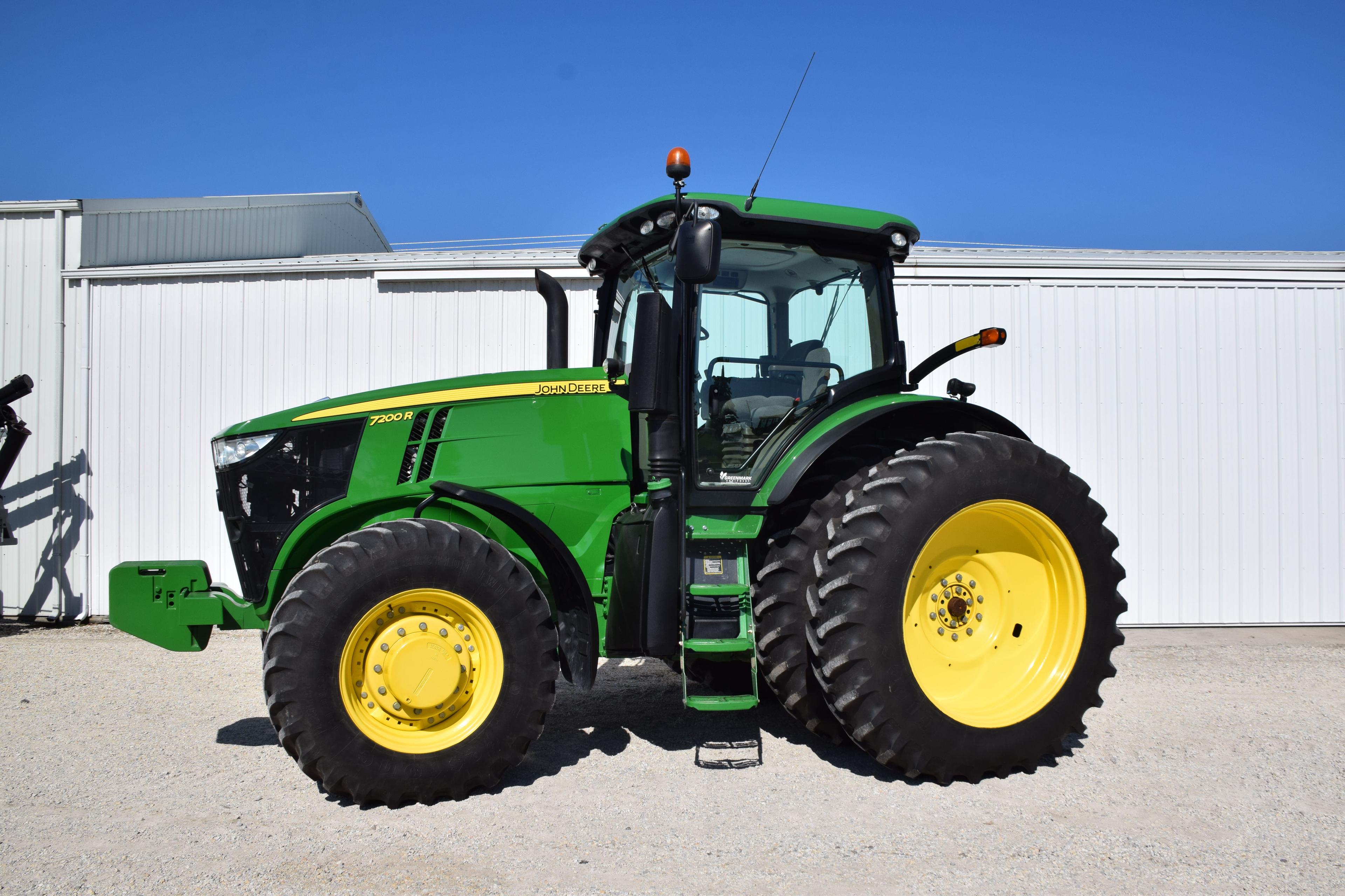 JD 7200R MFWD Tractor