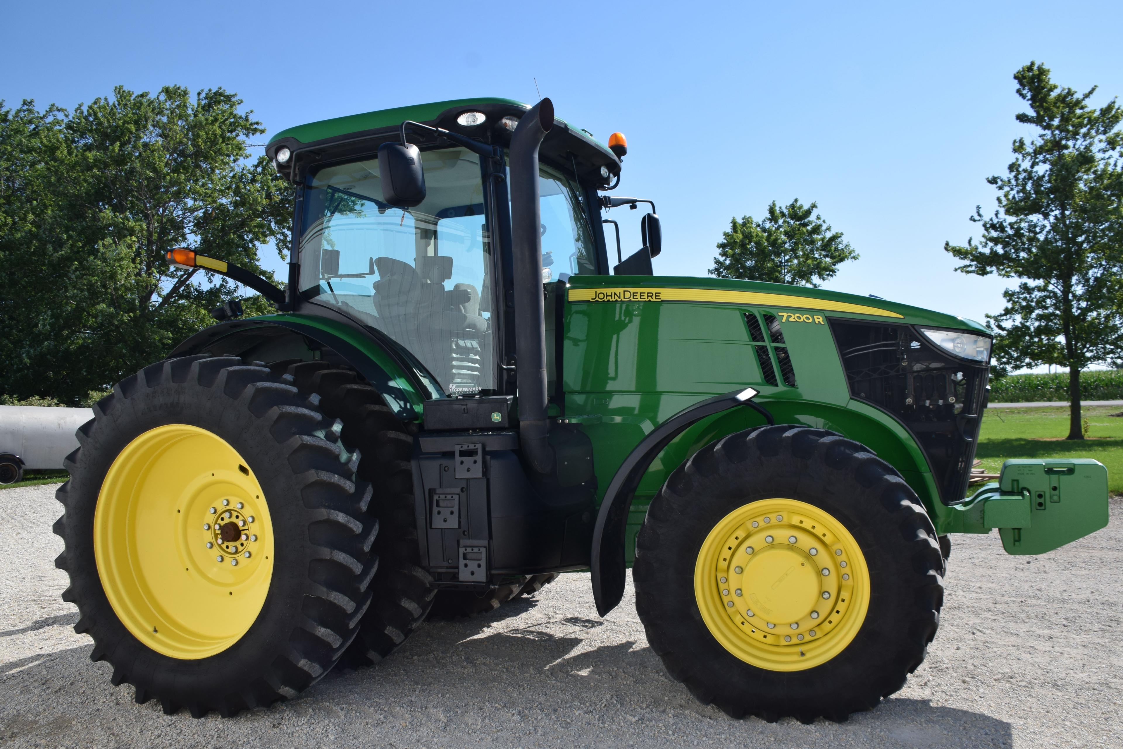 JD 7200R MFWD Tractor