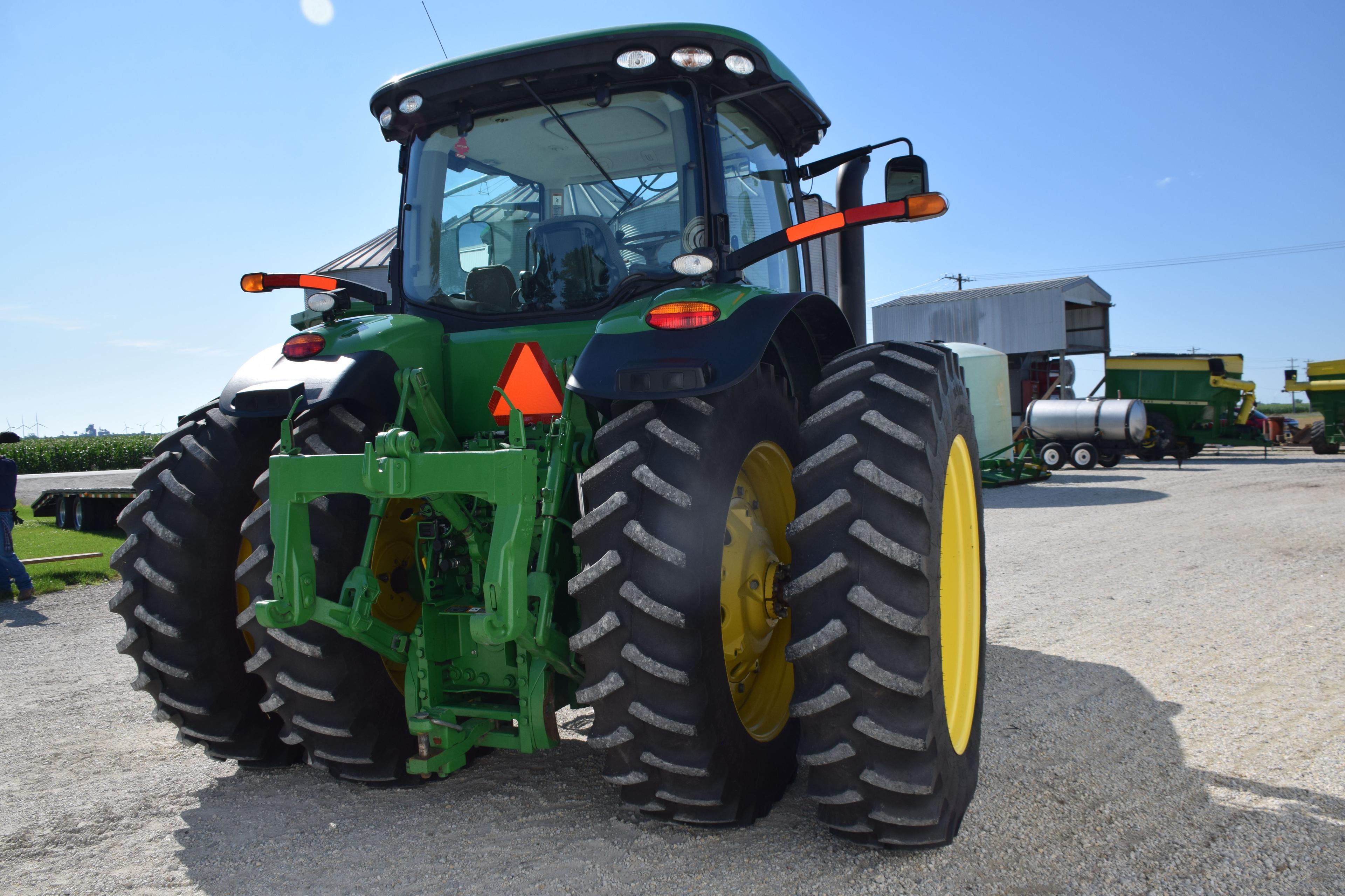 JD 7200R MFWD Tractor