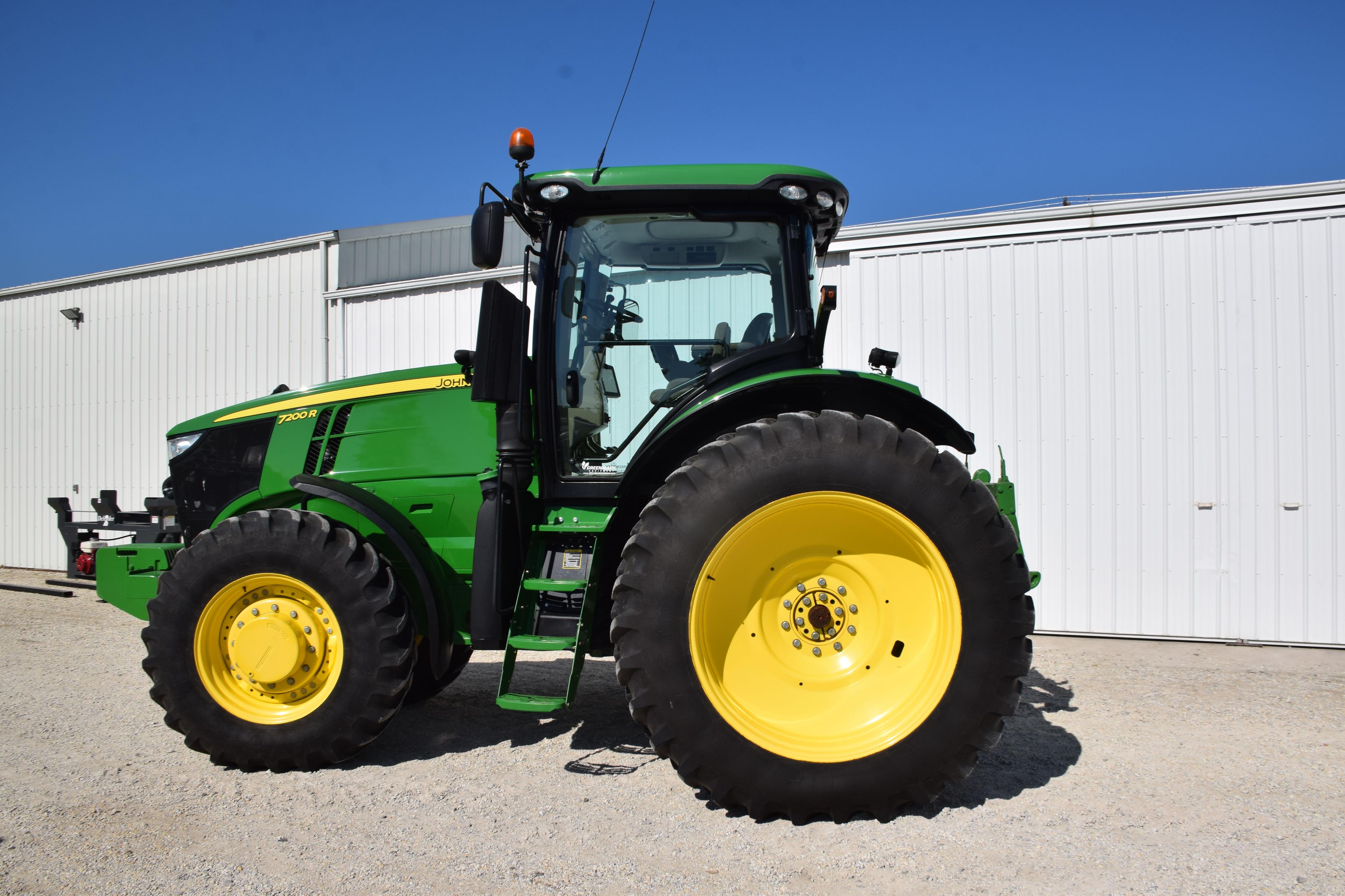 JD 7200R MFWD Tractor