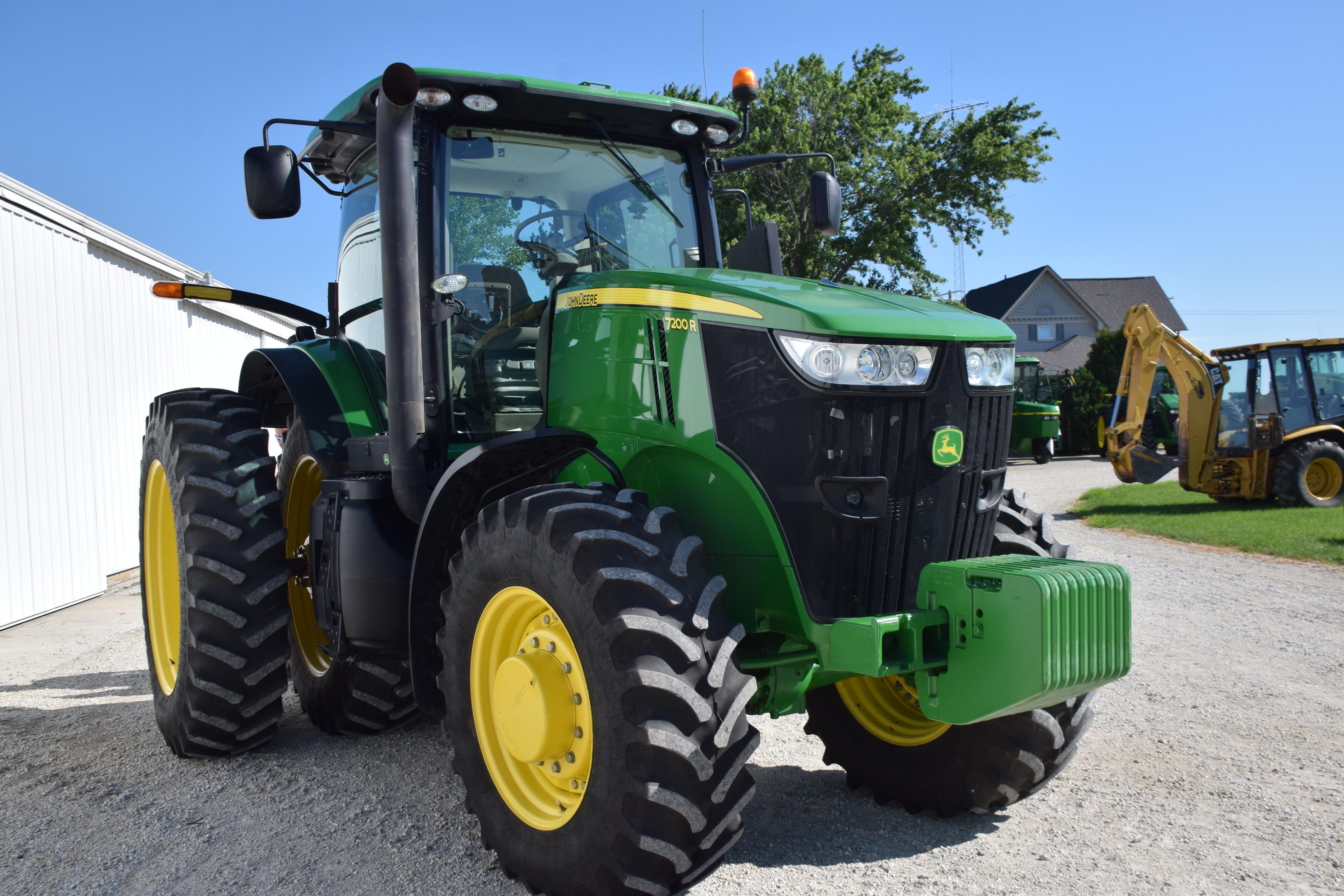 JD 7200R MFWD Tractor