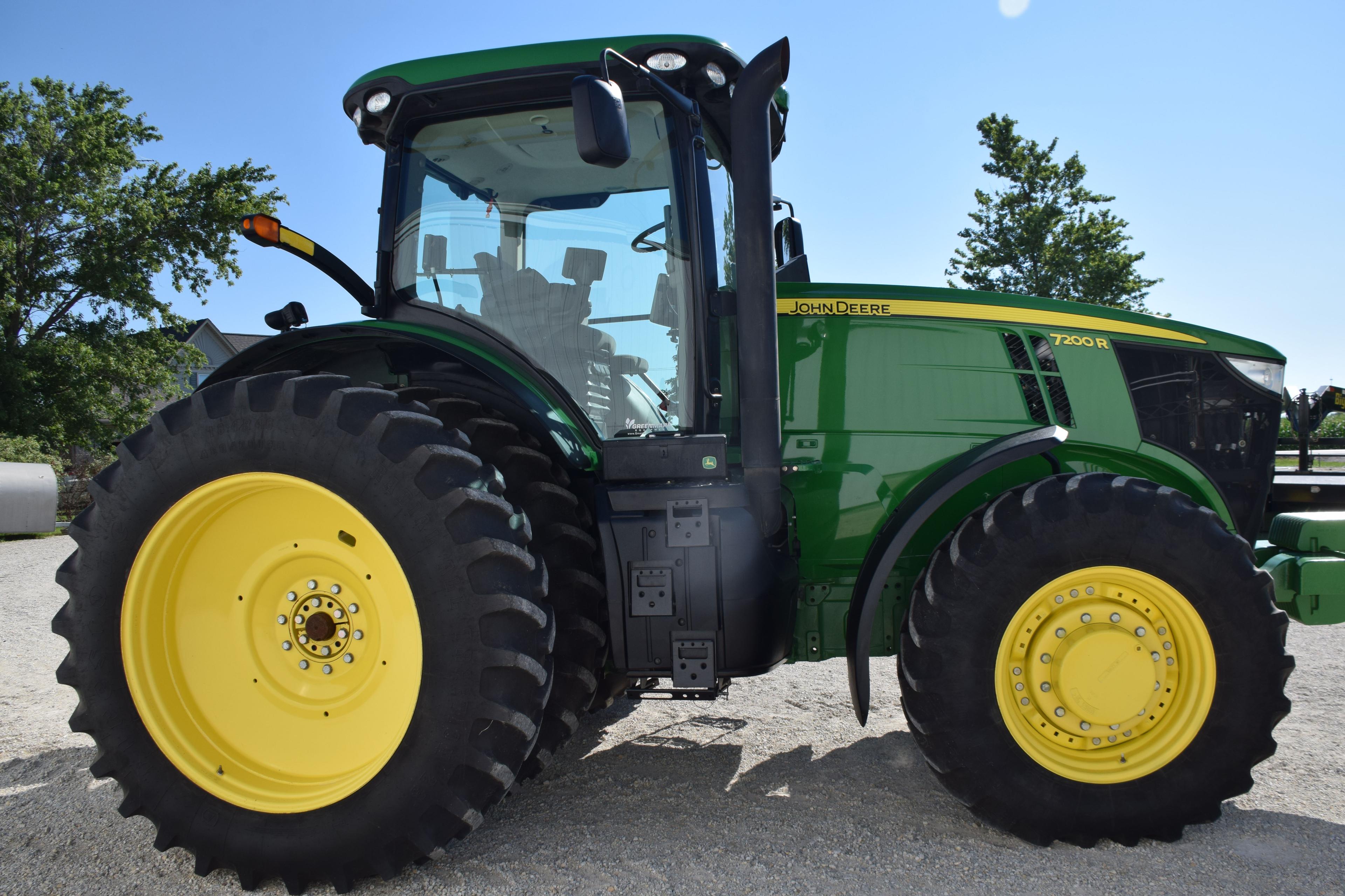 JD 7200R MFWD Tractor