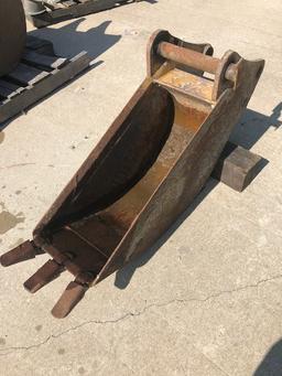 12" Backhoe Bucket