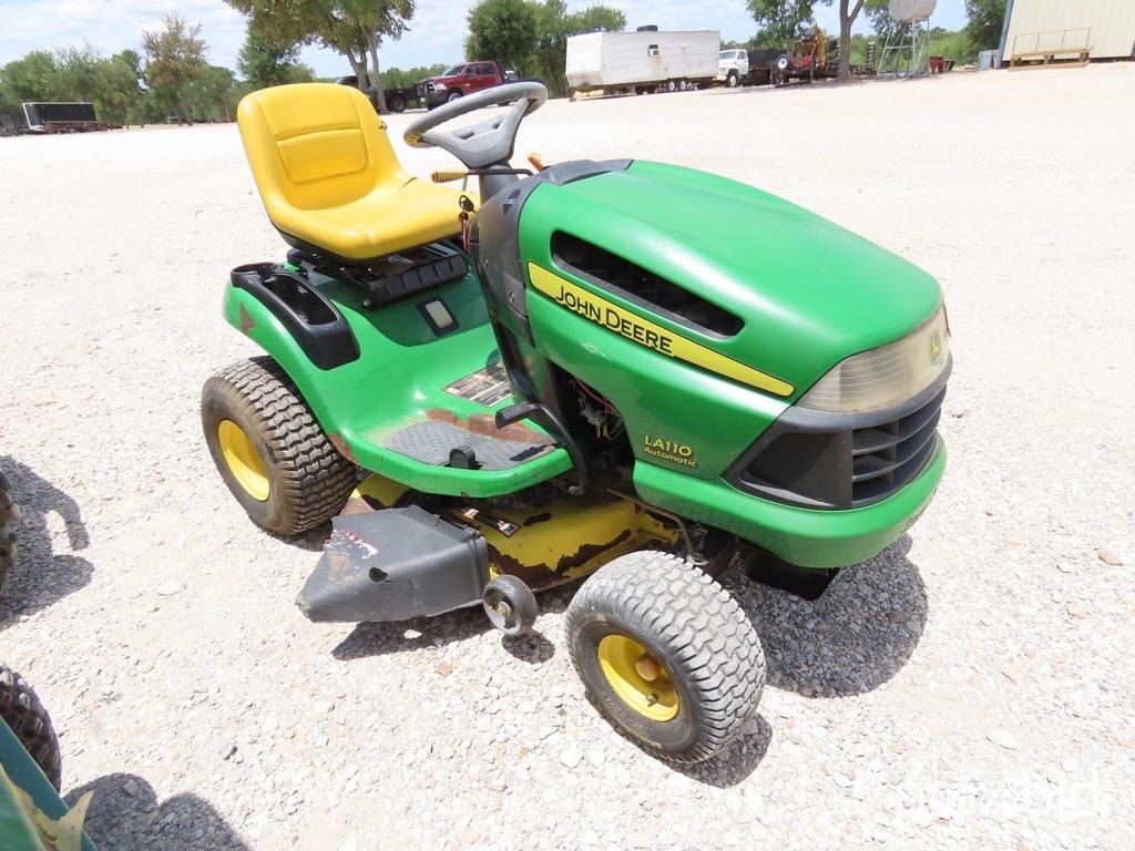 JD LA110 RIDING MOWER SERIAL # GX0110A060418