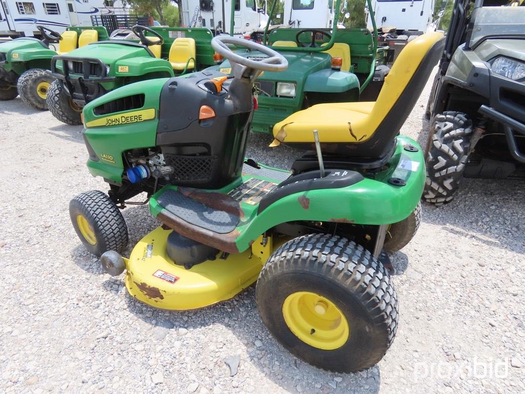 JD LA110 RIDING MOWER SERIAL # GX0110A060418