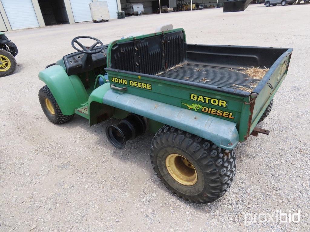 JD GATOR APPX  HOURS 2992  SERIAL # CH3007D002740
