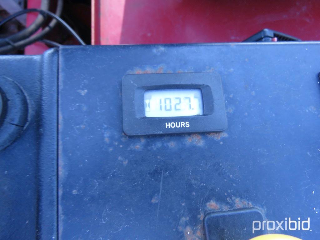 FERRIS IS 3200Z ZERO TURN MOWER SERIAL # 2017108307 (SHOWING APPX 1027.7 HOURS)