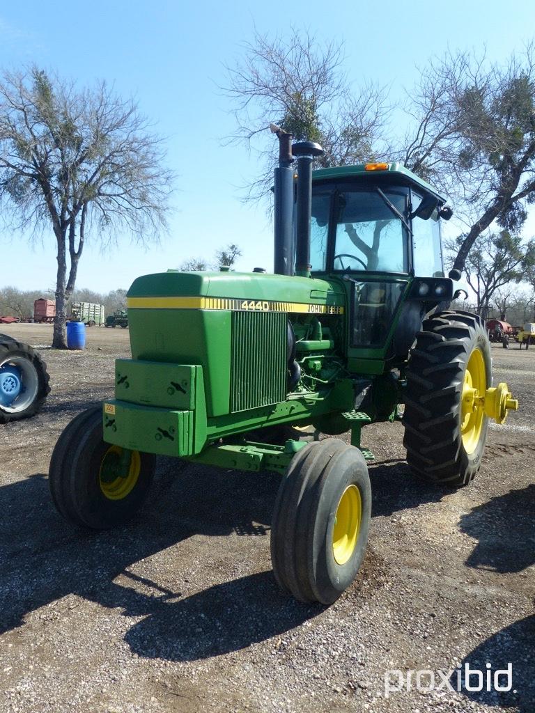 JD 4440 TRACTOR W/ QUAD RANGE (SHOWING APPX 9,489 HOURS) (SERIAL # 045050R)